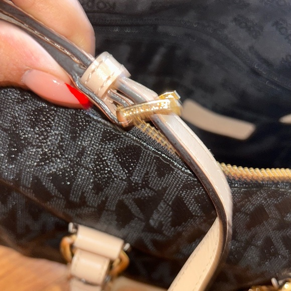 Michael Kors handbag black & brown with gold hardware. With strap! Barely used! - Picture 6 of 6